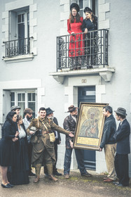 19400602-la-copie-de-la-vierge-de-czestokowa-psort-de-la-maison-ou-elle-a-ete-peinte-a-comblessac.jpg