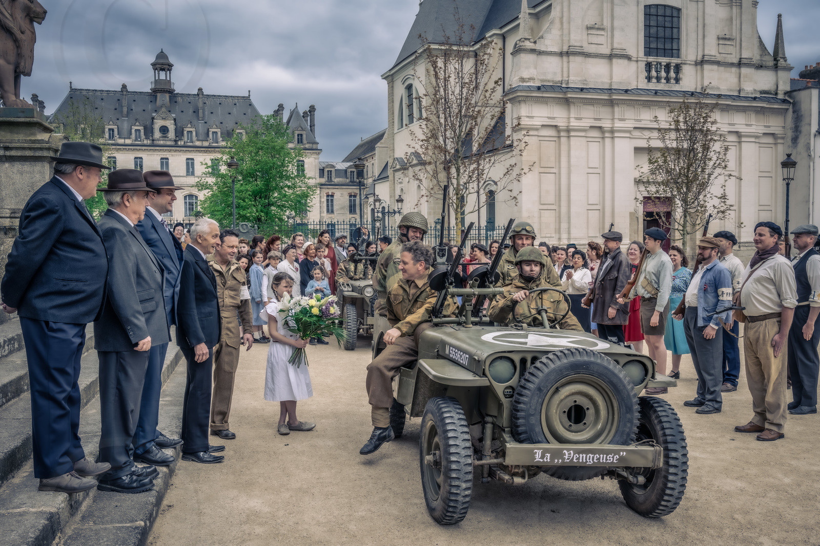 19440808-achille-muller-conduit-la-vengeusepour-le-defile-de-la-liberation.jpg
