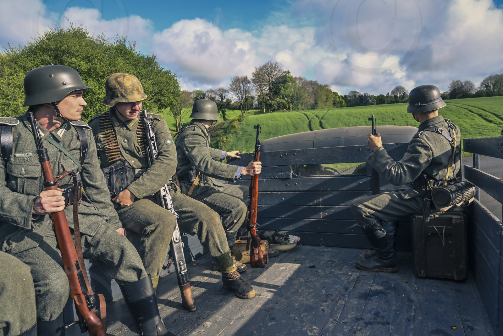 19440619-les-allemands-se-deploient-dans-la-campagne-morbihannaise.jpg