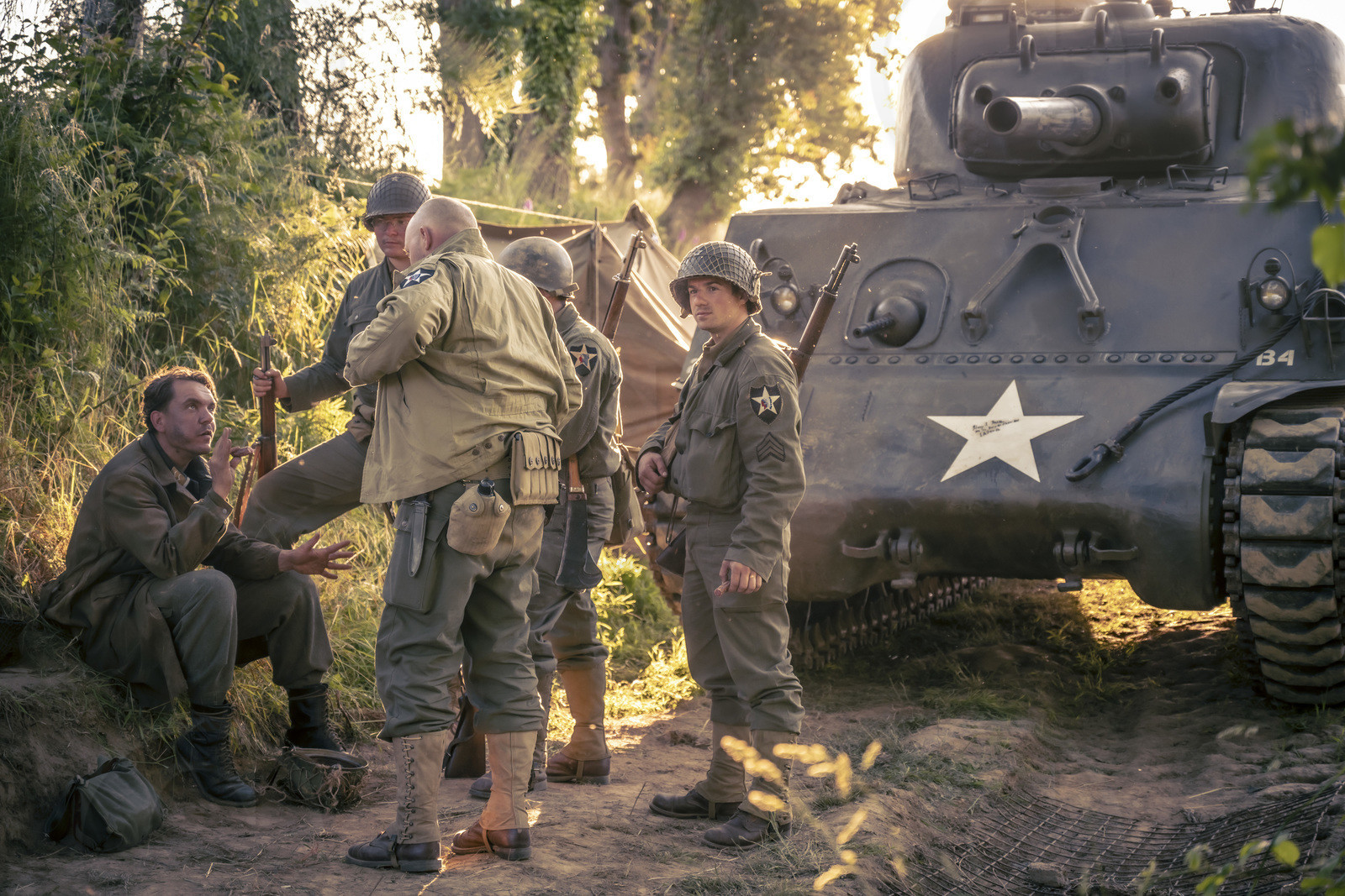 19440803-prisonnier-allemand-interroge-par-des-soldats-americains-a-l-approche-de-saint-malo.jpg