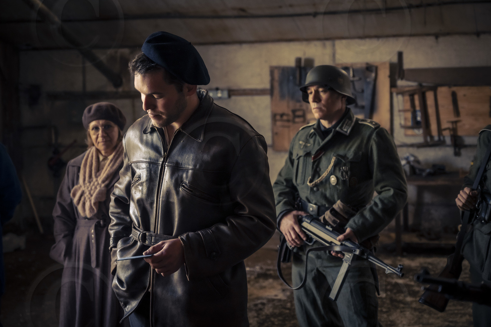 19430430-l-arrestation-d-un-refractaire-au-sto.jpg