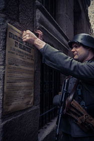 19440803-placardage-de-l-ordre-d-evacuation.jpg